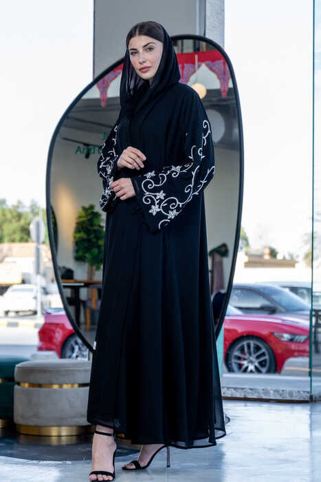 عباية شيفون مع تطريز اوف وايت