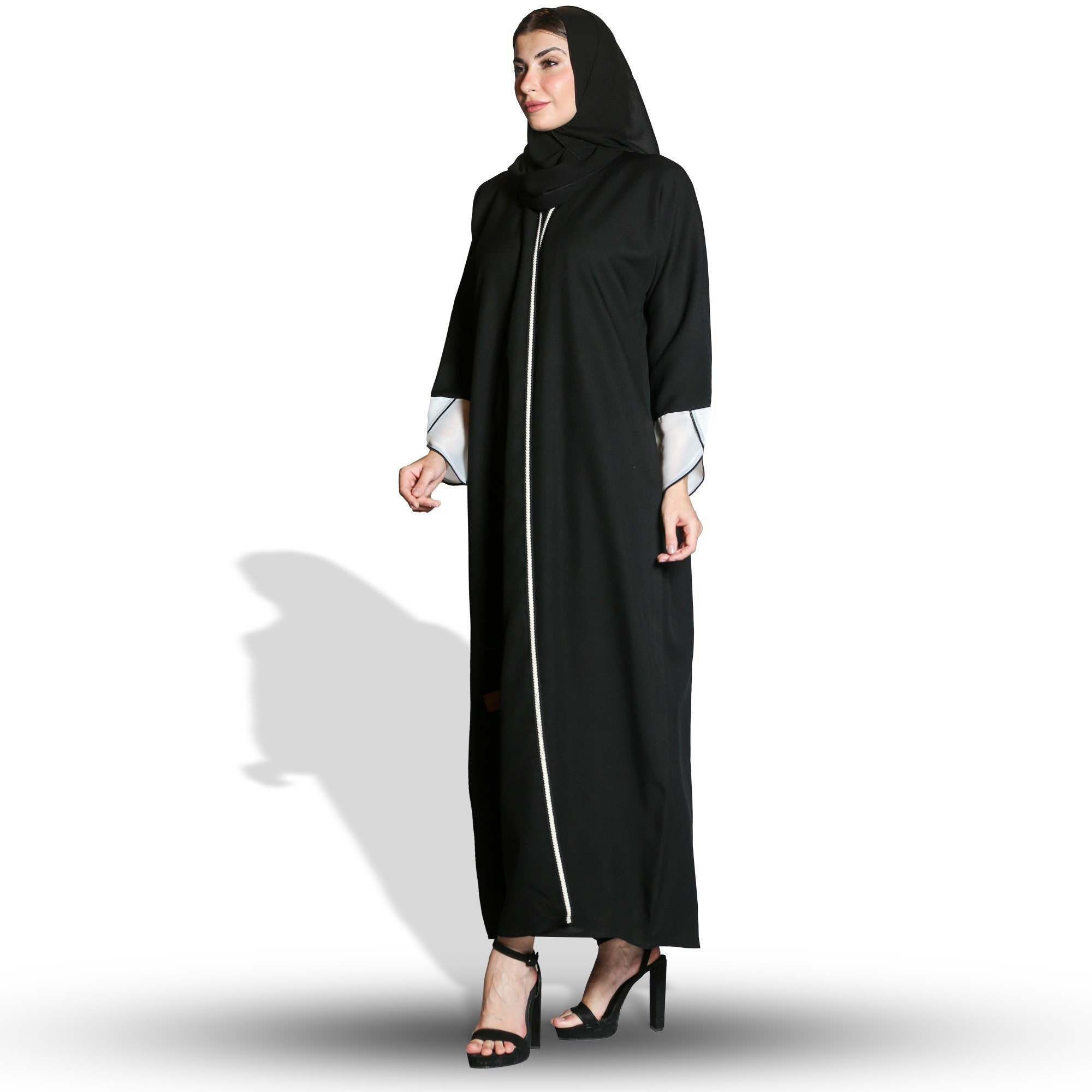 عباية مغربية مطرزة مع كلفة كحلي